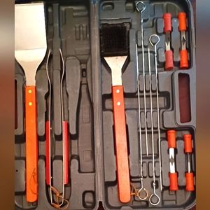 BBQ-PRO 16 piece BBQ tool set, with travel /storage case. (BRAND NEW)